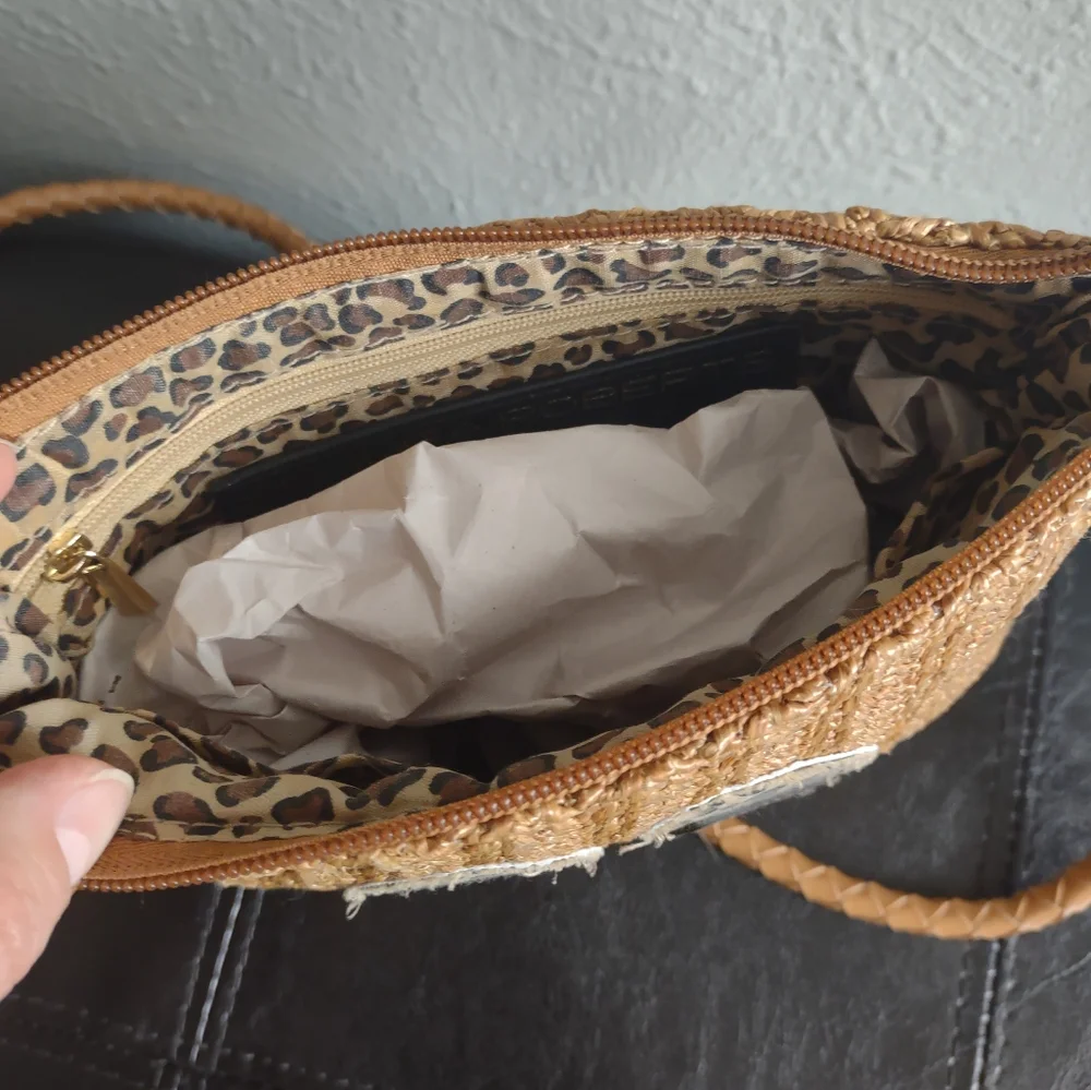 Sondra Roberts Squared Woven Straw Rafia Flip Flop Crossbody Bag - Picture 9 of 14